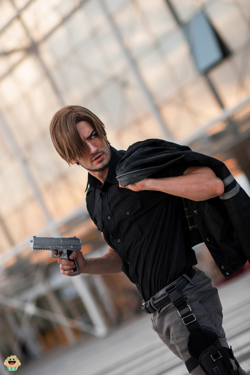Illustration for article titled Leon Kennedy, At Your Service